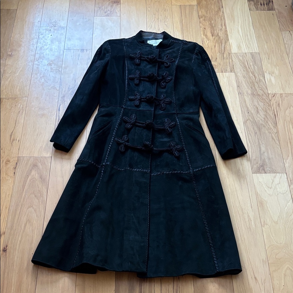 Oscar De la Renta vintage black suede coat. Size 14.